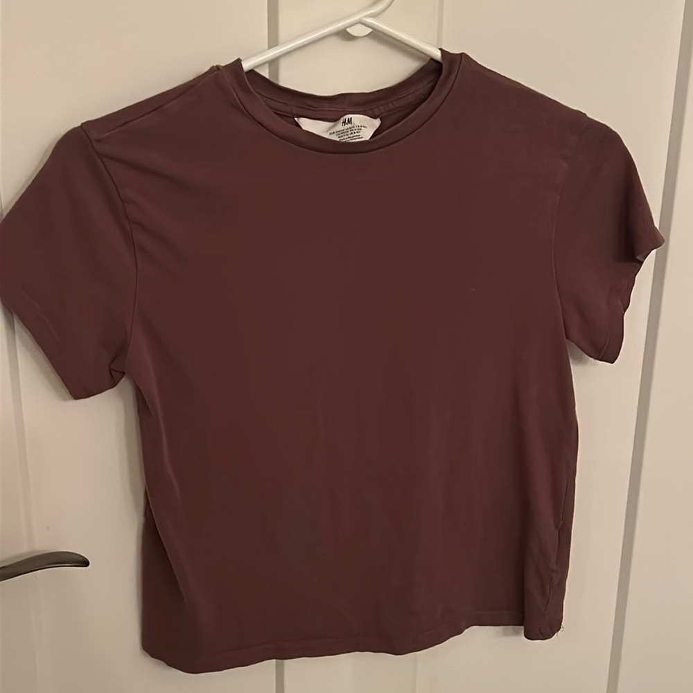H&M brown T-shirt, size 8-10